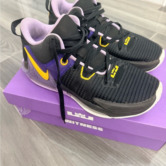 Nike LeBron Witness VII Black and Yellow Lakers Basketball Shoes - Picture 2 of 5